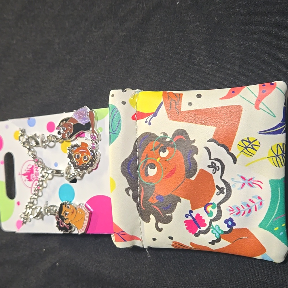 Disney ENCANTO- 3 Charms Bacelet and a Bag